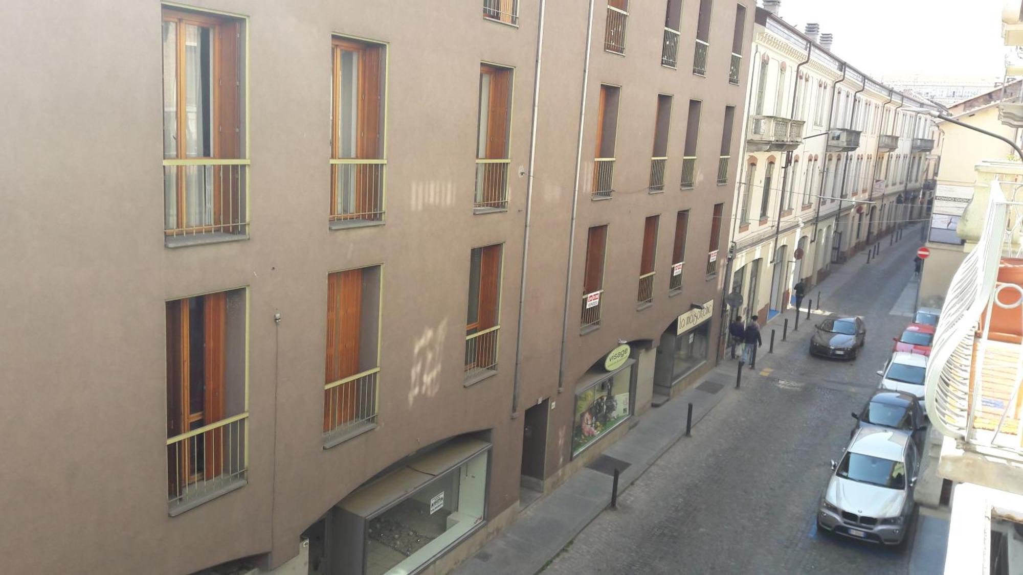 Appartamento Centrale Con Garage Asti Eksteriør billede